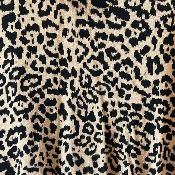 Banana Republic leopard print sweater - Picture 2 of 4